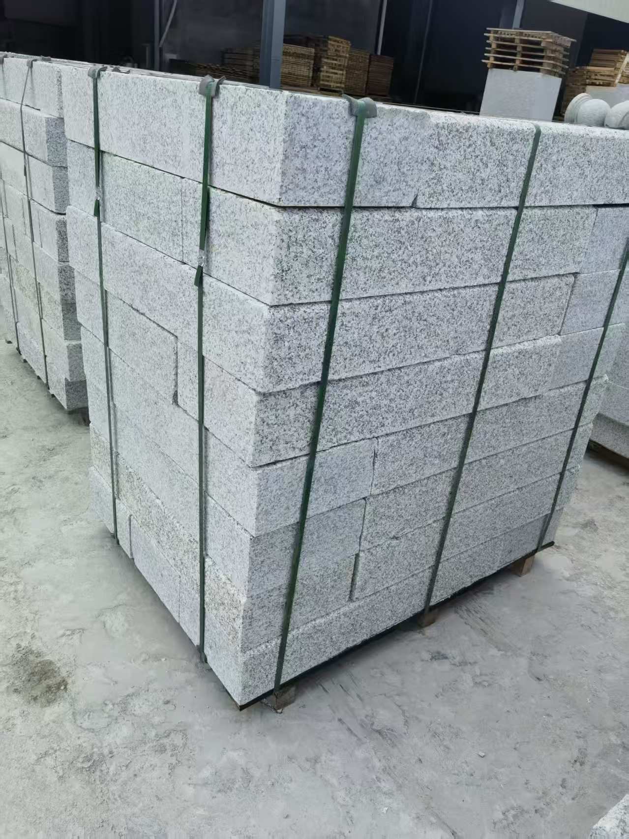 六安 芙蓉白火烧两面路沿石