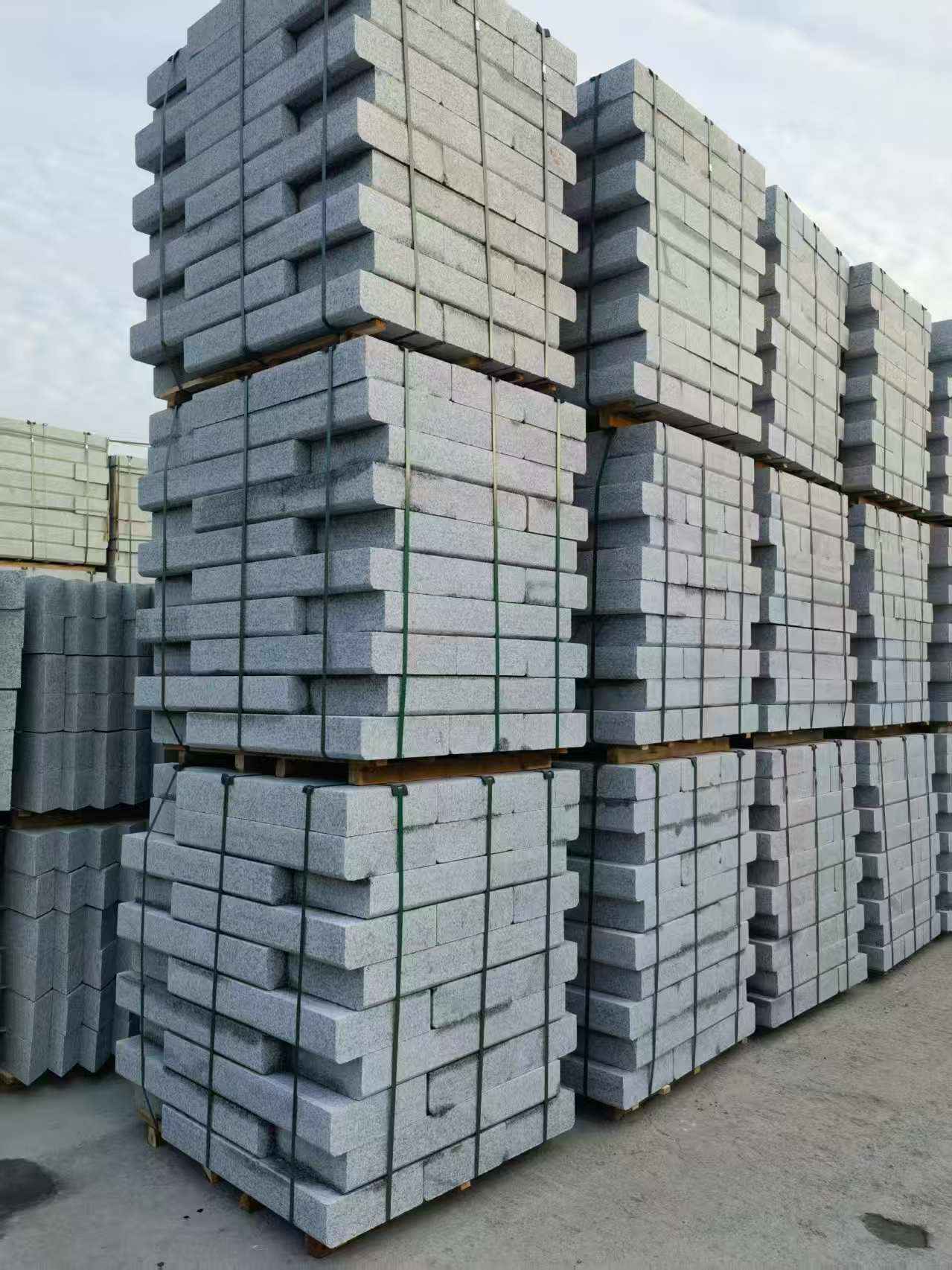 六安 路沿石（路侧石），颜色一致，尺寸标准