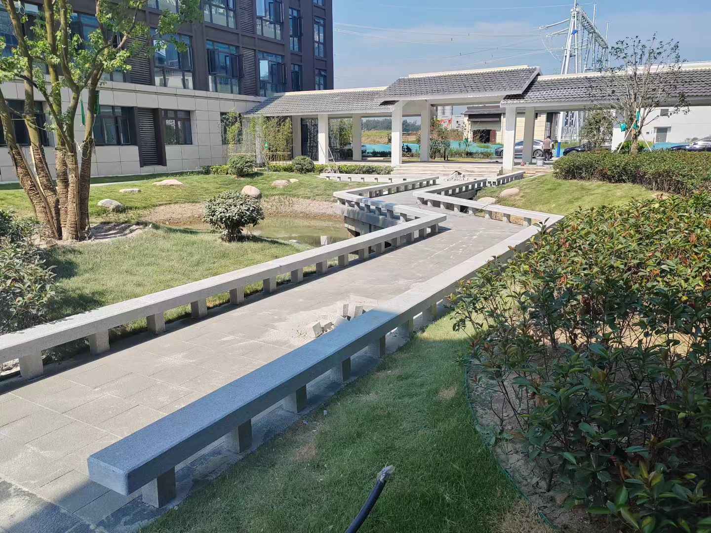 六安 芝麻灰小区坐凳&栏杆安装效果