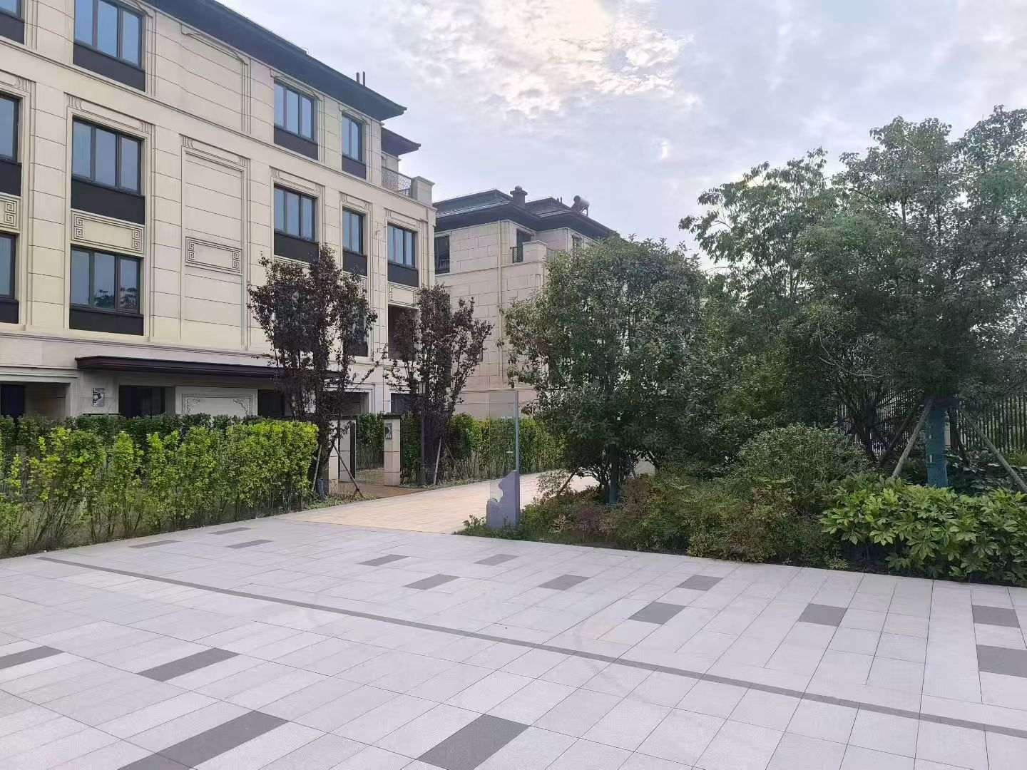 六安 芝麻白与芝麻白搭配铺装，尺寸1200*600