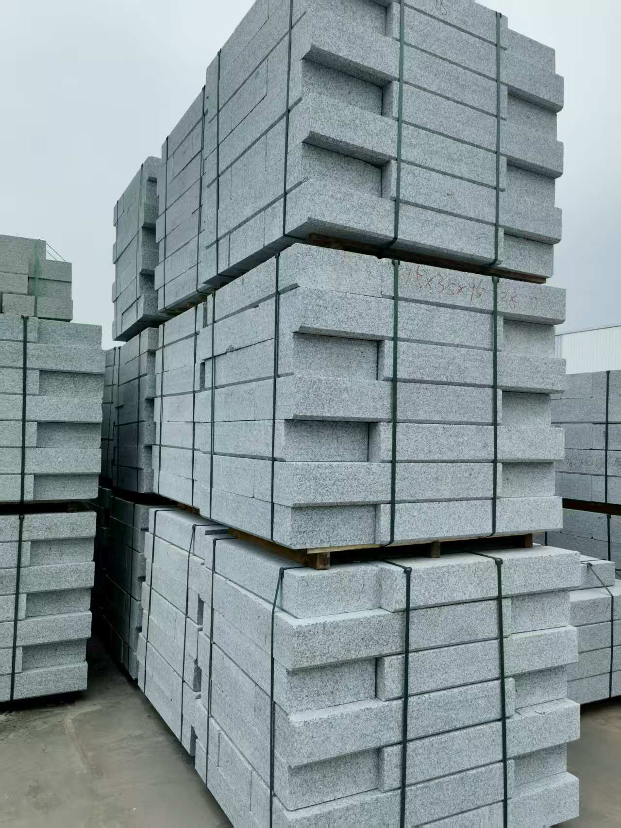 六安 路沿石，板板正正的路沿石