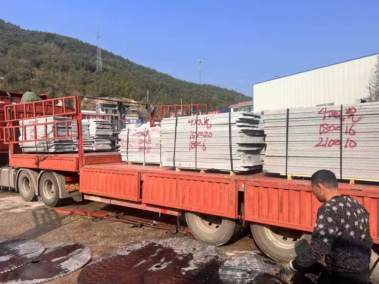 六安 芝麻灰花岗岩光面毛板出货日常