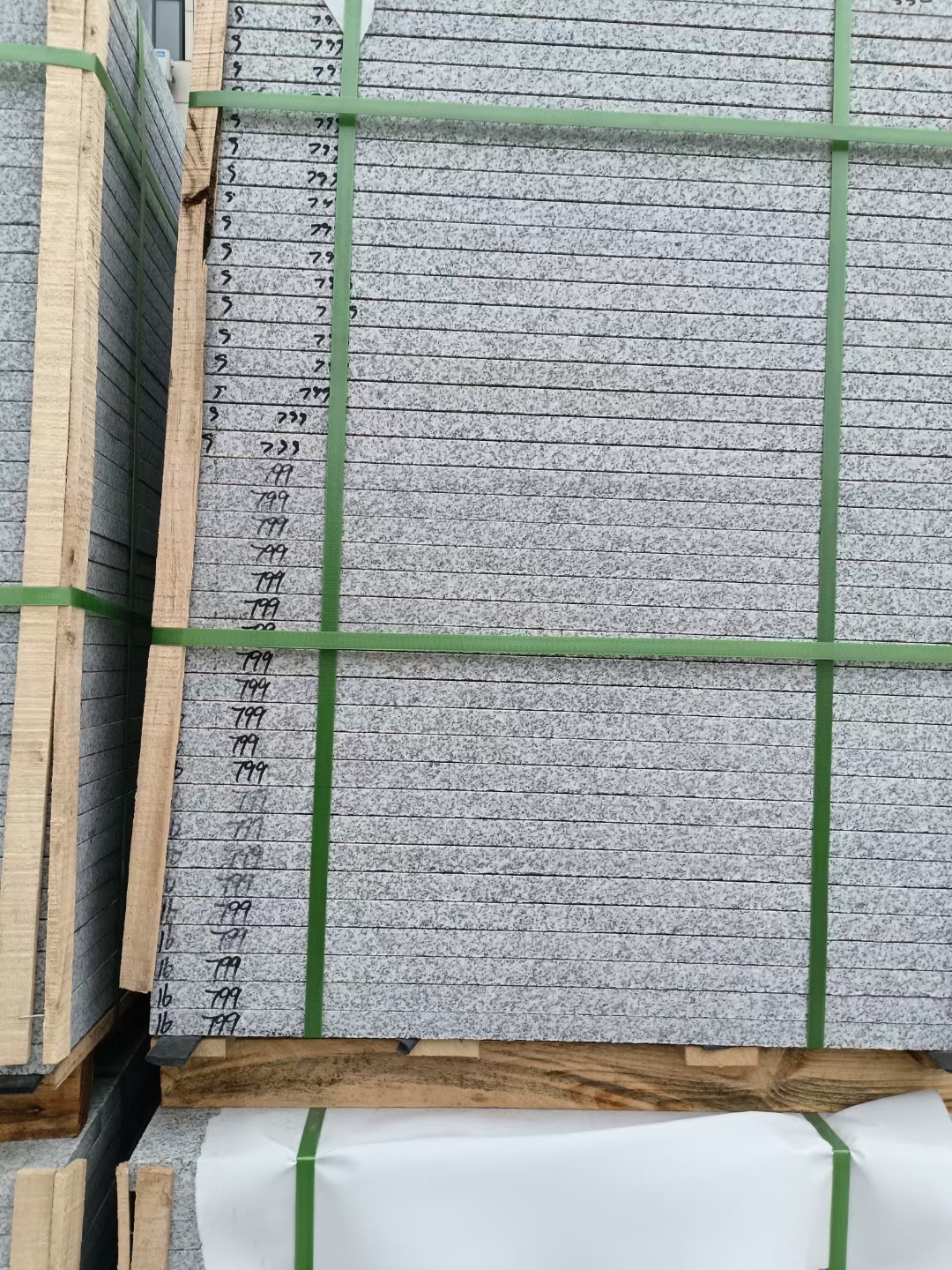 六安 芝麻白石材地铺做法